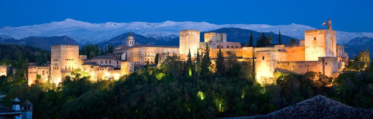 Amplio Y Centrico, Recien Reformado, Calefaccion Central, Jardines, Supermercados, Cafeterias Y Todos Los Servicios En El Corazon De La Ciudad Granada Luaran gambar