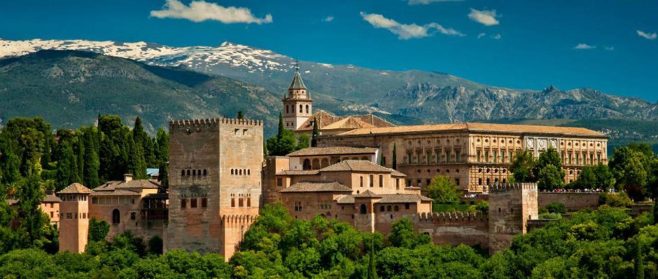Amplio Y Centrico, Recien Reformado, Calefaccion Central, Jardines, Supermercados, Cafeterias Y Todos Los Servicios En El Corazon De La Ciudad Granada Luaran gambar