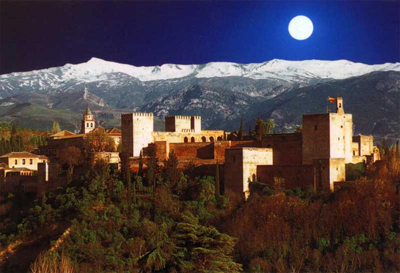 Amplio Y Centrico, Recien Reformado, Calefaccion Central, Jardines, Supermercados, Cafeterias Y Todos Los Servicios En El Corazon De La Ciudad Granada Luaran gambar