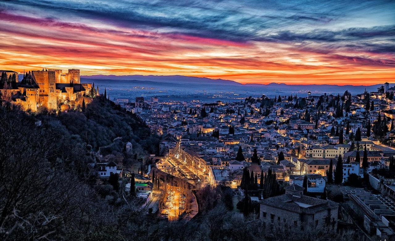 Amplio Y Centrico, Recien Reformado, Calefaccion Central, Jardines, Supermercados, Cafeterias Y Todos Los Servicios En El Corazon De La Ciudad Granada Luaran gambar